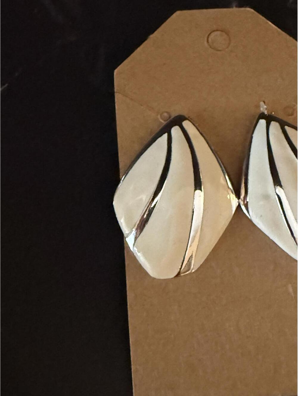 Womens Chic Silver Leaf Earrings Nature's Finest Bling - Picture 2 of 5